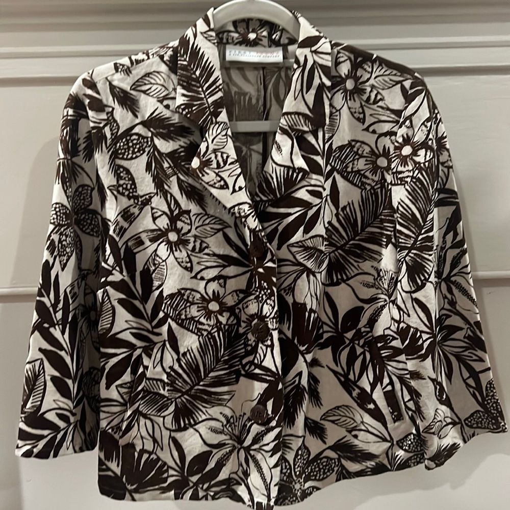 First Issue A Liz Claiborne Company Brown/Beige Blazer.  Size Small